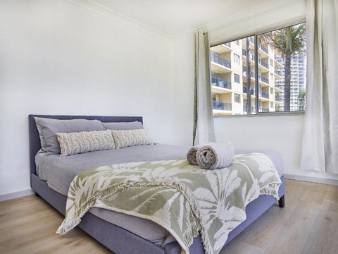 Affordable Accommodation In The Heart Of Surfers Paradise - New Castle Holiday 3