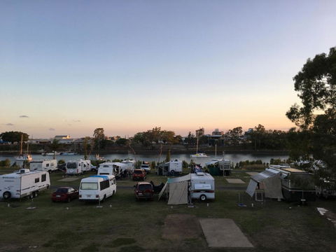 AAOK Riverdale Caravan Park - New Castle Holiday 4