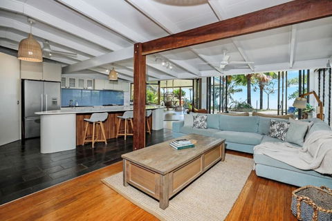Absolute Beachfront House With Private Pool - New Castle Holiday 1