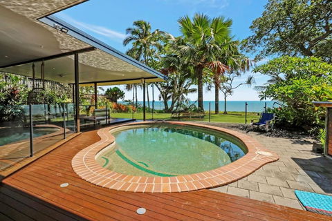 Absolute Beachfront House With Private Pool - New Castle Holiday 3