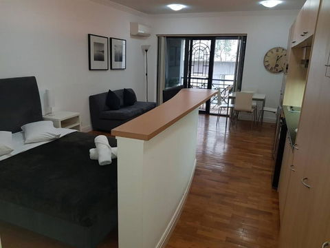 Accommodation Sydney Potts Point Pet Friendly Studio Apartment With Balcony - New Castle Holiday 0