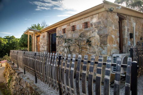 A Romantic Uraidla Studio - New Castle Holiday 0
