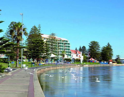 A-The Entrance Private Water Front 1 Bedroom Appartment At The Oaks - New Castle Holiday 0
