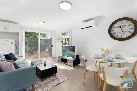 Aircabin - Colyton - Modern - 2-Bed Granny Flat - New Castle Holiday 0