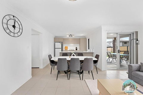 Aircabin - Edmondson Park - 4 Beds Compy House - New Castle Holiday 0