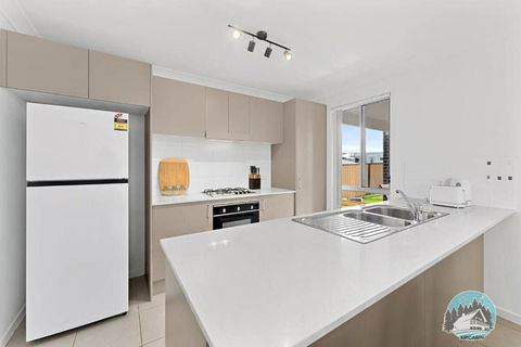 Aircabin - Edmondson Park - 4 Beds Compy House - New Castle Holiday 4