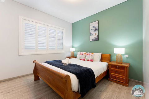 Aircabin - Fairfield - Modern - 6 Bedrooms House - New Castle Holiday 2