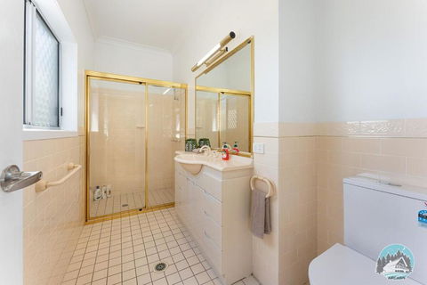 Aircabin - Gorokan - Comfy - 4 Beds Holiday House - New Castle Holiday 2