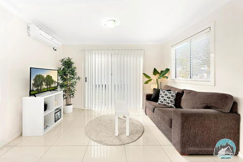 Aircabin - Oxley Park - Lovely & Comfy - 2 Beds - New Castle Holiday 2