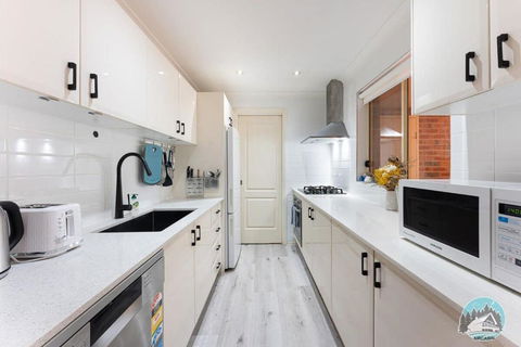Aircabin - Seven Hills - Lovely - 3 Beds Townhouse - New Castle Holiday 2