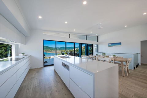 Airlie Bay View - New Castle Holiday 4
