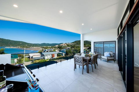 Airlie Bay View - New Castle Holiday 1