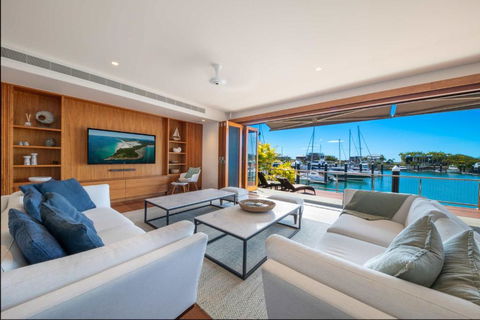 Airlie Beach Marina-Front Luxury At 10 The Cove - New Castle Holiday 0