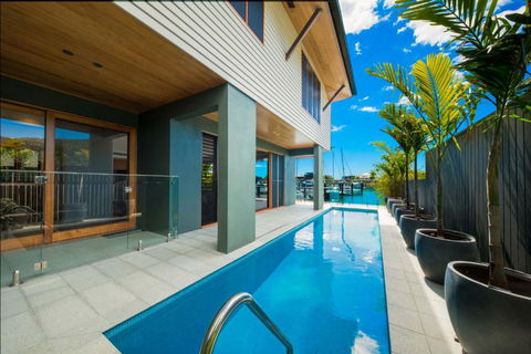 Airlie Beach Marina-Front Luxury At 10 The Cove - New Castle Holiday 2