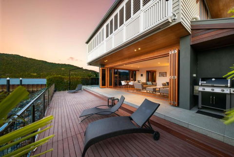Airlie Beach Marina-Front Luxury At 10 The Cove - New Castle Holiday 3