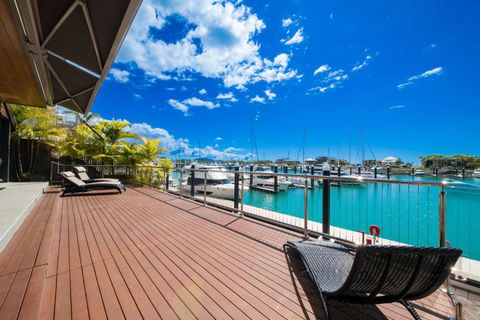 Airlie Beach Marina-Front Luxury At 10 The Cove - New Castle Holiday 4