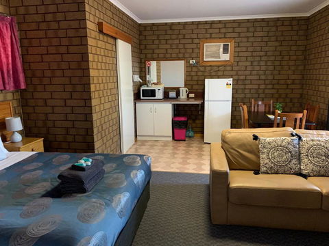 Airport Whyalla Motel - New Castle Holiday 4