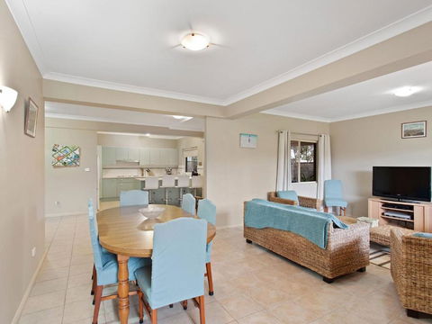Ajax Avenue 6 - New Castle Holiday 1