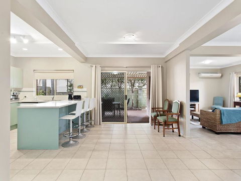 Ajax Avenue 6 - New Castle Holiday 2