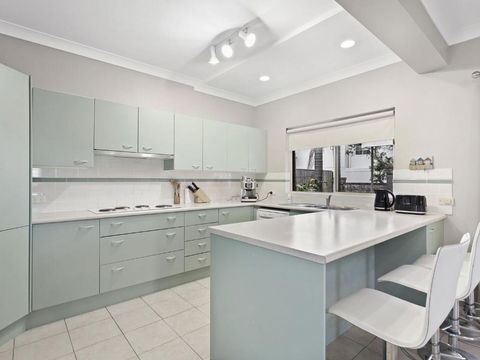 Ajax Avenue 6 - New Castle Holiday 3