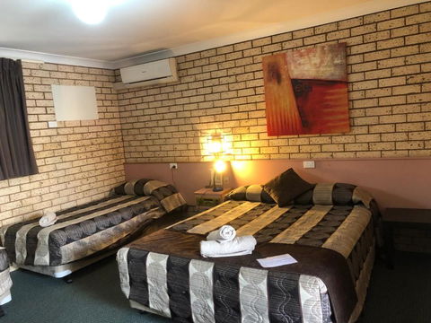 Alamo Motor Inn - New Castle Holiday 4