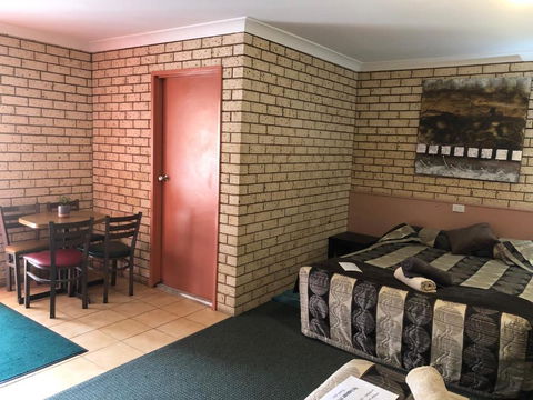 Alamo Motor Inn - New Castle Holiday 3