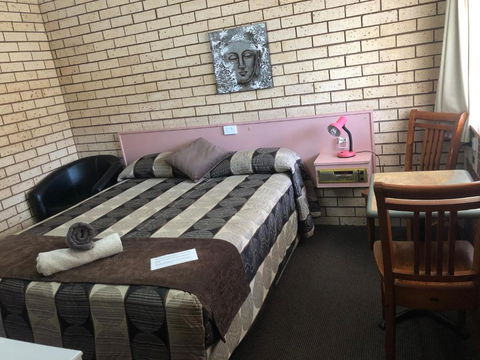 Alamo Motor Inn - New Castle Holiday 1
