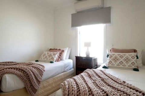 Alani - Absolute Beachfront - Sleeps Up To 10 - New Castle Holiday 1