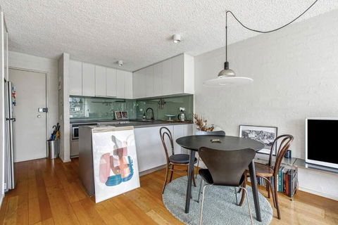 Albert Park Hideaway - A Peaceful Leafy Locale - New Castle Holiday 1