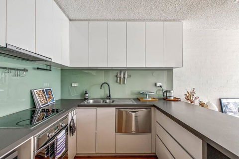 Albert Park Hideaway - A Peaceful Leafy Locale - New Castle Holiday 2