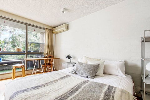 Albert Park Hideaway - A Peaceful Leafy Locale - New Castle Holiday 3