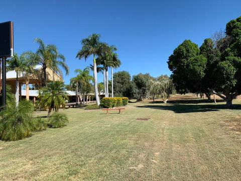 Albert Park Motor Inn-KING BEDS-POOL-SHADED PARKING - New Castle Holiday 4