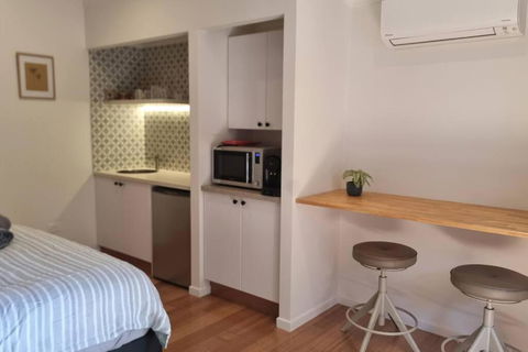 Alcorn Garden Studio Main House Attached-Dog Friendly 2 Mins Walk To Beach - New Castle Holiday 2