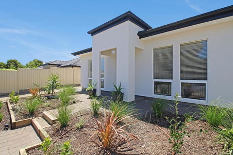 Aldinga Beach Experience - C21 SouthCoast Holidays - New Castle Holiday 2