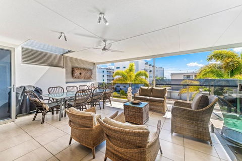 Alex Beach House, 100 Steps To The Sand, With Ocean Views - New Castle Holiday 1