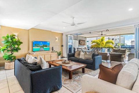 Alex Beach House, 100 Steps To The Sand, With Ocean Views - New Castle Holiday 4