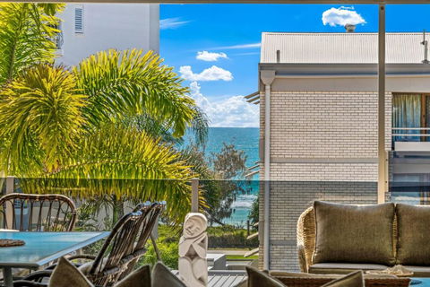 Alex Beach House, 100 Steps To The Sand, With Ocean Views - New Castle Holiday 0