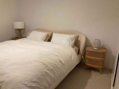 Alex Beachfront Views - New Castle Holiday 3