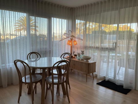 Alex Beachfront Views - New Castle Holiday 4