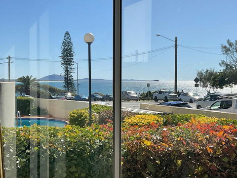 Alex Beachfront Views - New Castle Holiday 0