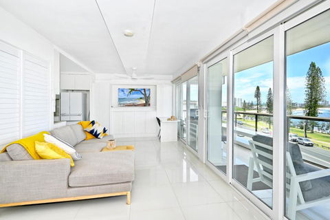 Alexandra Headland Ocean Dream - Stunning View ZA6 - New Castle Holiday 1