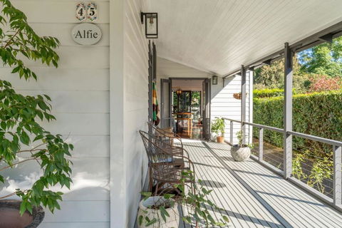 Alfie Your Stay Right In The Heart Of Berry - New Castle Holiday 0