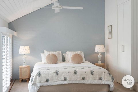 Alice Bayona 7 - Little Cove - New Castle Holiday 0