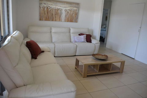 Alice Street 1, Unit 1, Currimundi - New Castle Holiday 1