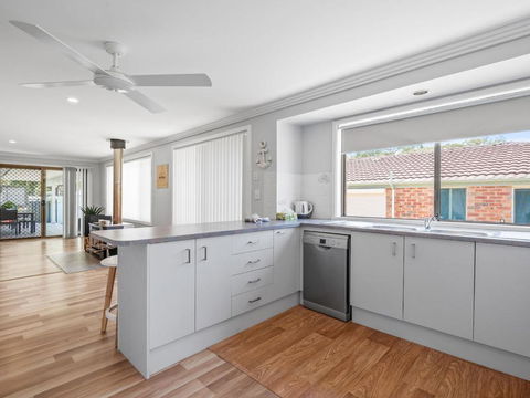 Alka Beach House - New Castle Holiday 4