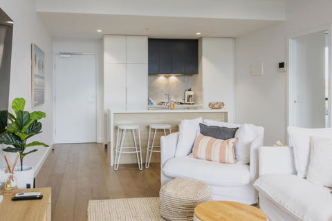Alkira Luxe - 100m To Shops - Sleeps 4 - New Castle Holiday 4