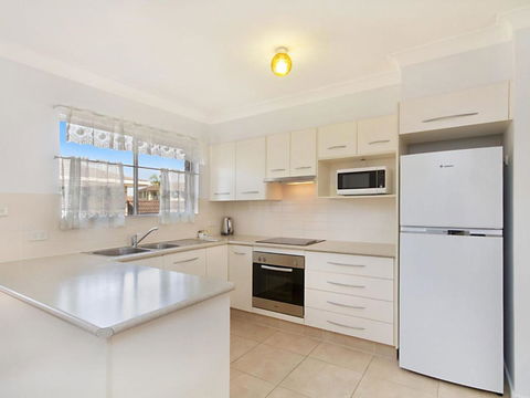 Allamanda Court Unit 6 - New Castle Holiday 3