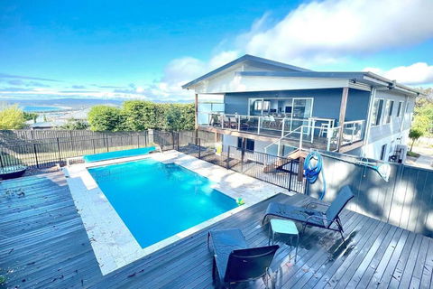 Allawah - 5 Bedroom Luxury Home With A Pool - New Castle Holiday 0