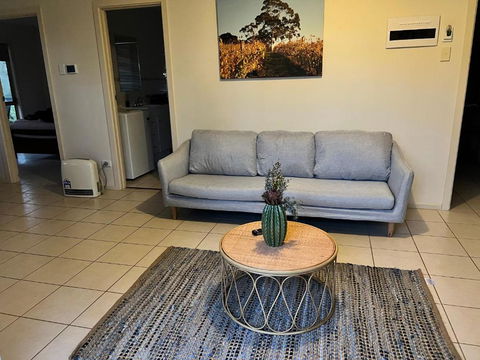 Allusion Farmstay And Vineyard Units - New Castle Holiday 3