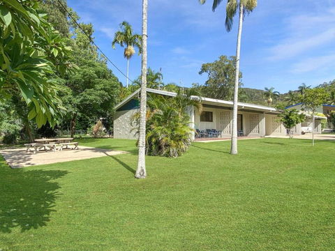 Alma Bay Holiday Unit 3 - New Castle Holiday 0